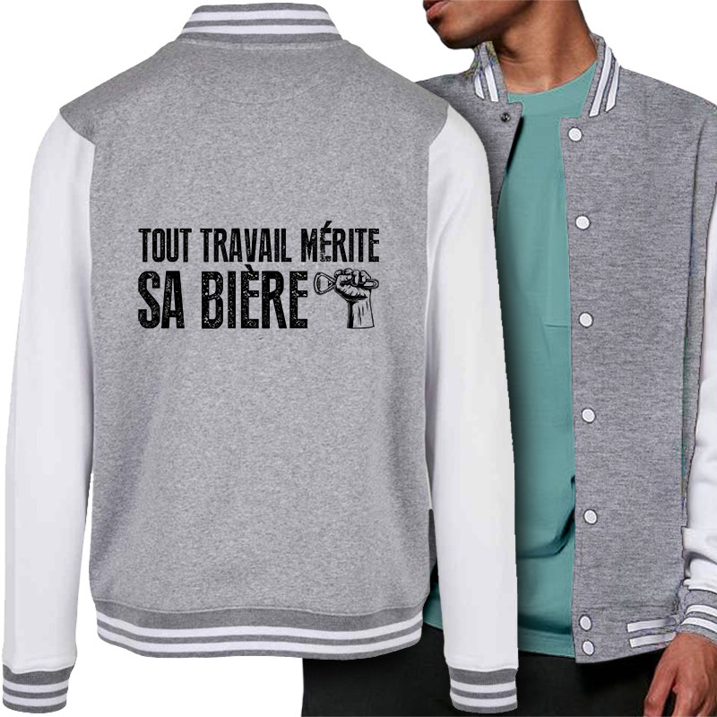 Teddy baseball en molleton gris chiné et blanc Tout travail mérite sa bière (Andy,Alcool,Slogans Débiles)