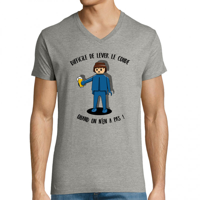 T-shirt homme col V gris chiné Difficile de lever le coude (Gondrax,Alcool,Humour)