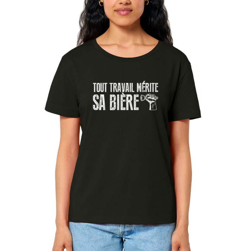 T-shirt femme col large coton bio noir Tout travail mérite sa bière (Andy,Alcool,Slogans Débiles)