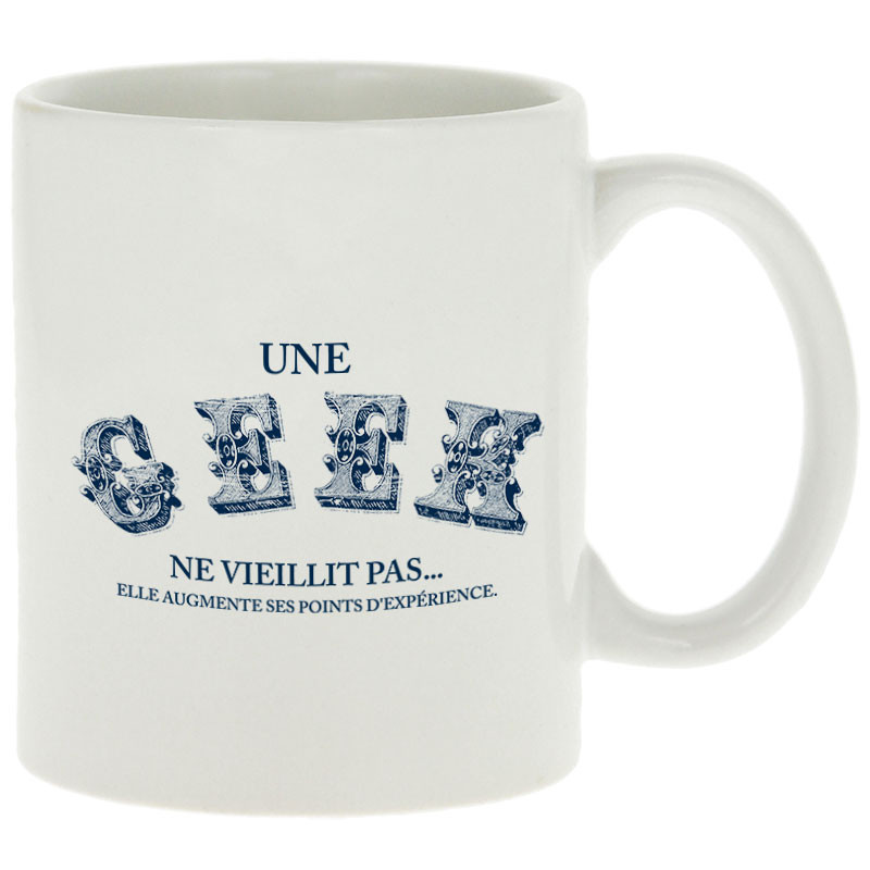 Mug blanc Une geek ne vieillit pas (Jeux Vidéo / Geek,Humour)