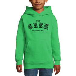 Sweat enfant à capuche vert prairie Une geek ne vieillit pas (Jeux Vidéo / Geek,Humour)