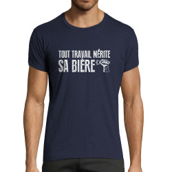 T-shirt homme fit bleu marine Tout travail mérite sa bière (Andy,Alcool,Slogans Débiles)